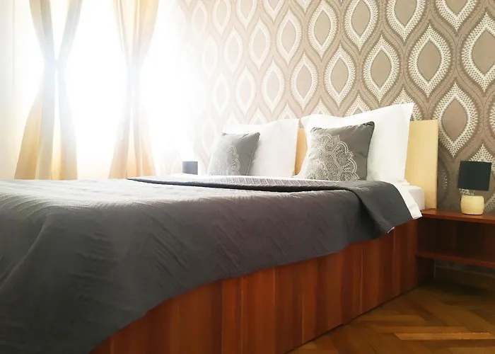 Sunny Old Town Apartment Brasov